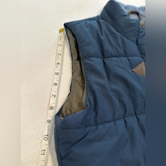 NWOT Legendary Whitetails Womens Sz:M Navy Blue Zip Up Toggle Button Puffer Vest - Picture 4 of 10
